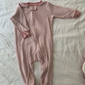 Carter’s zip-up footie pajamas PJs 6 months